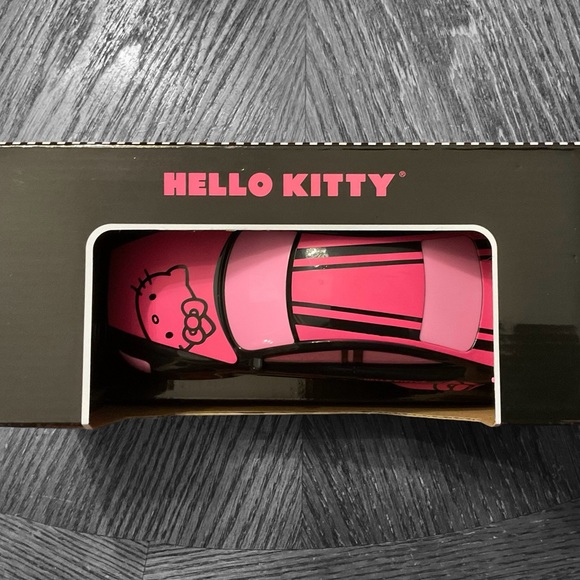 🎄Hello Kitty Cool Remote Control High Speed 32ft Distance Racing Car! - Picture 9 of 12